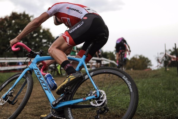 Jamey Driscoll in hot pursuit on Sunday at Charm City CX (Photo credit: Donnelly PCT)