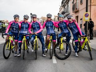 FULL SPEED AHEAD IN WOMEN’S WORLD TOUR WITH VALCAR CYLANCE CYCLING 